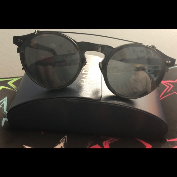 DESIGNED BY HADID!!! NWT BLACK SUNGLASSES. main image 4